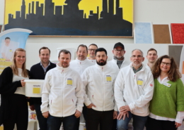 Das Team der reinecke malereibetrieb GmbH bestehend aus Handwerkern und Bürokräften