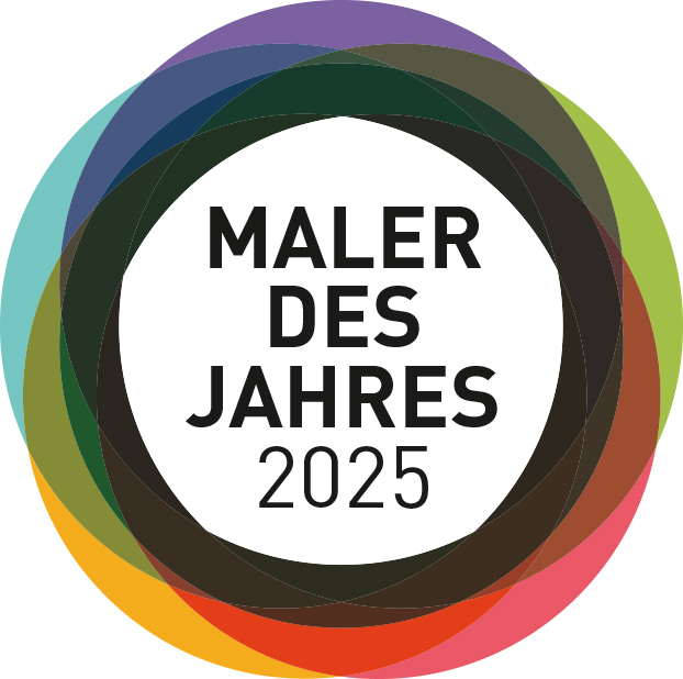 Rundes Logo mit dem Schriftzug „Maler des Jahres 2025“ in schwarzer Schrift auf weißem Hintergrund, umgeben von einem farbenfrohen, überlappenden Kreisring in Regenbogenfarben. Eine der renommiertesten Auszeichnungen der Maler-Branche