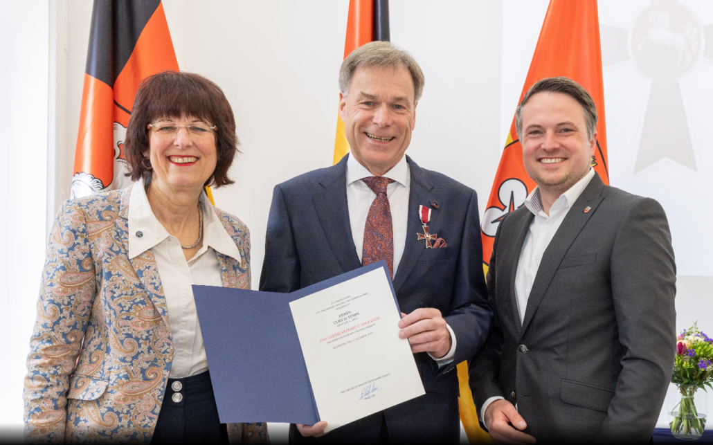 Ulrich Temps erhält Verdienstkreuz am Bande